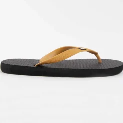 Chinelo Montevita Praiam2